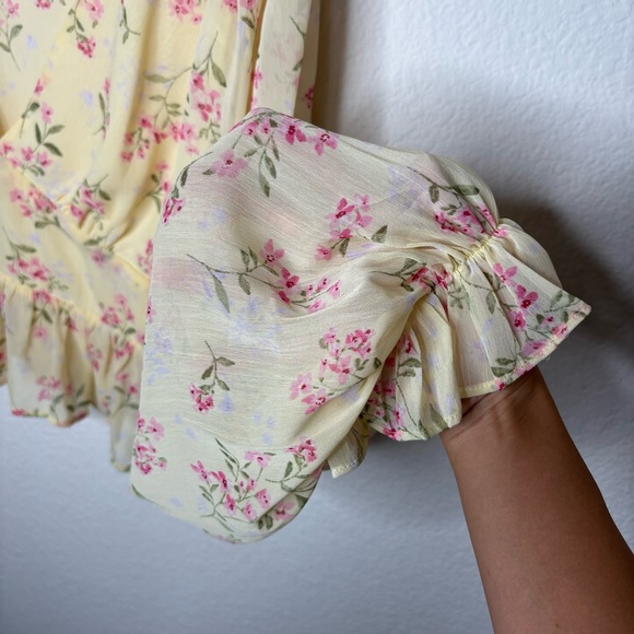Lulu's Yellow v neck Floral Blouse - Picture 3 of 9